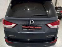 Usado Ssangyong (KGM) Rodius 178 CV (130 kW) 2018 Gris / plata Monovolumen