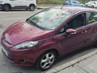 Usado Ford Fiesta Trend 97 CV (71 kW) 2009 Burdeos Utilitario