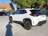 Usado Toyota Yaris Hybrid Plus 92 CV (67 kW) 2022 Blanco SUV