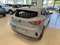 Usado Renault Clio Techno 90 CV (66 kW) 2025 Gris Utilitario