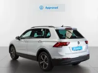 Usado VW Tiguan Life 123 CV (90 kW) 2023 Gris / plata SUV