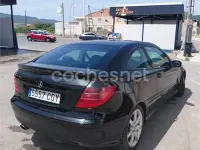 Usado Mercedes C220 143 CV (105 kW) 2003 Negro Berlina