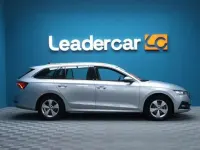 Usado Skoda Octavia Ambition 150 CV (110 kW) 2022 Plateado Familiar