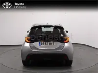 Usado Toyota Yaris Hybrid Active 116 CV (85 kW) 2025 Gris / plata Berlina