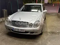Usado Mercedes E320 Classic 224 CV (164 kW) 2003 Gris / plata Berlina