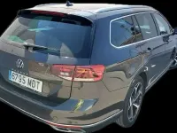 Usado VW Passat R-line 150 CV (110 kW) 2023 Gris Familiar