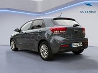 Usado Kia Rio 84 CV (61 kW) 2022 Gris / plata Berlina
