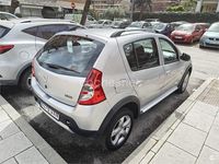 Usado Dacia Sandero Stepway 70 CV (51 kW) 2010 Gris / plata Berlina