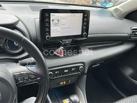 Usado Mazda 2 116 CV (85 kW) 2023 Rojo Utilitario