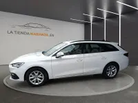 Usado Seat Leon Style 110 CV (80 kW) 2022 Blanco Familiar