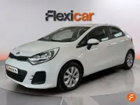 Usado Kia Rio 75 CV (55 kW) 2017 Blanco Berlina