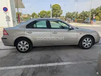 Usado Ford Mondeo Ghia 130 CV (95 kW) 2003 Gris / plata Berlina