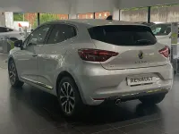 Usado Renault Clio V Techno 140 CV (102 kW) 2023 Gris / plata Berlina