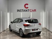 Begagnad Renault Clio V Techno 140 HK (102 kW) 2022 Grå Sedan