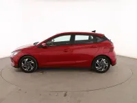 Usado Hyundai i20 84 CV (61 kW) 2022 Rojo Utilitario