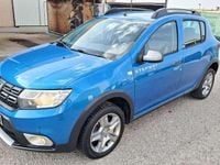 Usado Dacia Sandero Stepway Ambiance 90 HP (66 kW) 2017 Azul Citadino