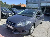 Usado Ford Focus Trend 105 CV (77 kW) 2011 Gris / plata Berlina