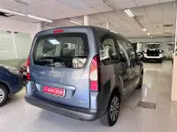 Usado Peugeot Partner Tepee Active 92 CV (67 kW) 2012 Azul Monovolumen