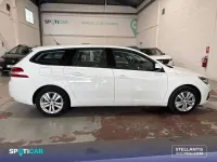 Usado Peugeot 308 SW Active 131 CV (96 kW) 2021 Blanco Familiar