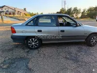 Usado Opel Astra 100 CV (73 kW) 1993 Gris / plata Berlina