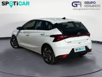Usado Hyundai i20 100 CV (73 kW) 2021 Blanco Berlina