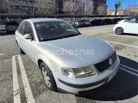 Usado VW Passat Trendline 110 CV (80 kW) 1999 Gris / plata Berlina