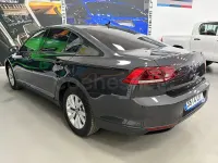 Usado VW Passat Business 122 CV (89 kW) 2022 Gris / plata Familiar