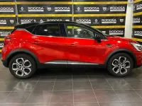 Usado Renault Captur Zen 145 CV (106 kW) 2022 Rojo SUV