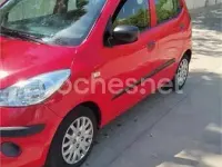 Usado Hyundai i10 Comfort 78 CV (57 kW) 2010 Rojo Utilitario