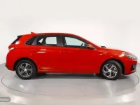 Usado Hyundai i30 120 CV (88 kW) 2025 Rojo Berlina