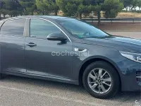 Usado Kia Optima 141 CV (103 kW) 2016 Gris / plata Berlina