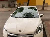 Usado Peugeot 208 Signature Sky 82 CV (60 kW) 2019 Blanco Utilitario