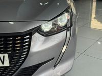 Usado Peugeot 208 Active 100 CV (73 kW) 2022 Gris / plata Utilitario