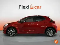 Usado Toyota Yaris Plus 116 CV (85 kW) 2022 Rojo Utilitario