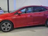 Usado Renault Mégane Zen 139 CV (102 kW) 2021 Rojo Utilitario