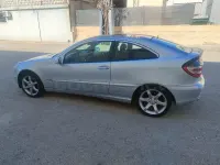 Usado Mercedes C200 Sport Edition 122 CV (89 kW) 2007 Gris / plata Berlina