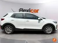 Usado Kia Stonic 84 CV (61 kW) 2022 Blanco SUV