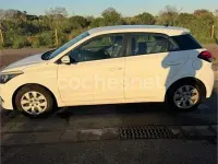 Usado Hyundai i20 90 CV (66 kW) 2017 Blanco Berlina
