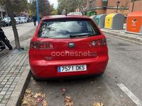 Usado Seat Ibiza Fresh 100 CV (73 kW) 2005 Rojo Utilitario