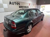 Usado Skoda Superb Comfort 130 CV (95 kW) 2005 Azul Berlina