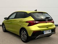 Usado Hyundai i20 100 CV (73 kW) 2024 Verde Utilitario