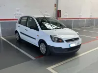 Usado Ford Fiesta Ambiente 69 CV (50 kW) 2007 Blanco Utilitario