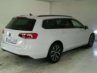 Usado VW Passat Executive 150 CV (110 kW) 2022 Blanco Familiar