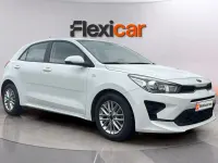 Usado Kia Rio 84 CV (61 kW) 2021 Blanco Berlina