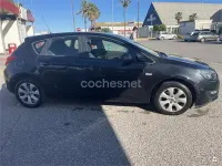 Usado Opel Astra Selective 110 CV (80 kW) 2014 Negro Berlina