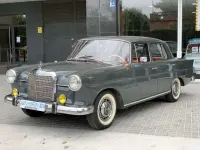 Usado Mercedes 190 55 CV (40 kW) 1965 Verde Berlina