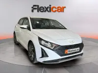 Usado Hyundai i20 101 CV (74 kW) 2024 Blanco Utilitario