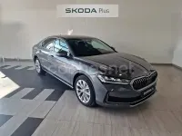 Usado Skoda Superb 150 CV (110 kW) 2024 Gris / plata Berlina
