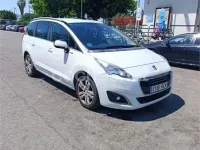 Usado Peugeot 5008 Style 120 CV (88 kW) 2014 Blanco Monovolumen