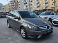 Usado Mercedes B180 109 CV (80 kW) 2013 Gris Utilitario